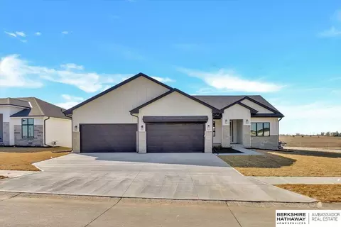 21348 Laurel Cir, Elkhorn, NE 68022