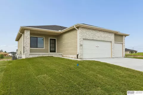 21409 Y St, Elkhorn, NE 68022