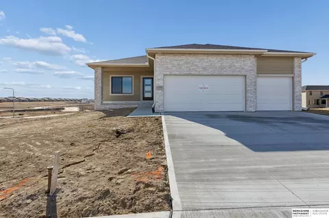 21409 Y St, Elkhorn, NE 68022