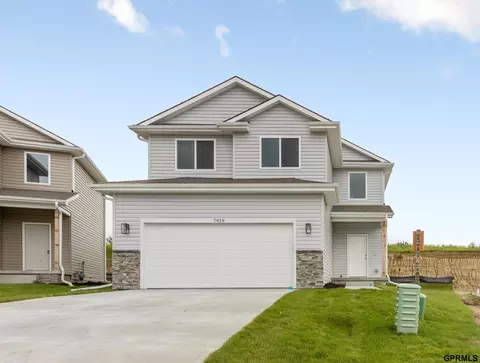 7925 N 94 St, Omaha, NE 68122