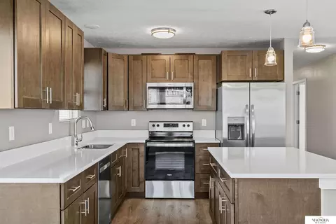 1820 Spring Meadow Dr, Lincoln, NE 68521