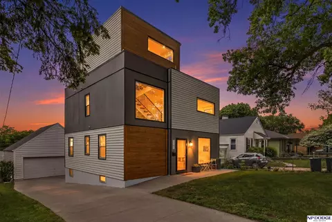 1922 S 61 St, Omaha, NE 68106