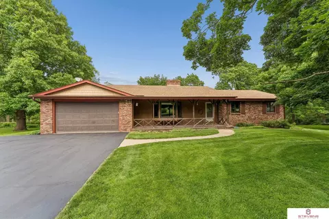 5914 Northern Hills Dr, Omaha, NE 68152