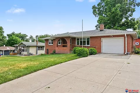 1107 Oke St, Papillion, NE 68046