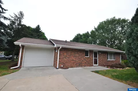 5400 Homestead Ct, Lincoln, NE 68521