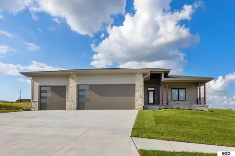 5613 N 199 St, Elkhorn, NE 68022