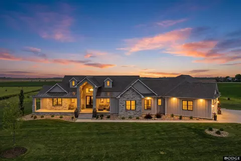 1286 Piedmont Dr, Nickerson, NE 68044