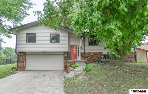 821 W Harvest Dr, Lincoln, NE 68521