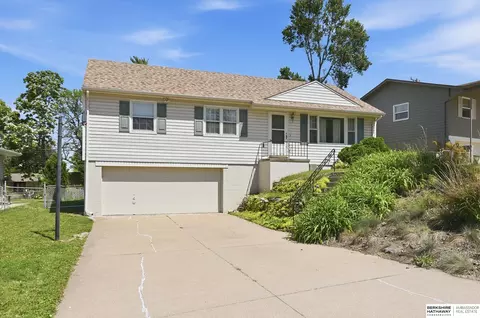 1304 Englewood Dr, Bellevue, NE 68005