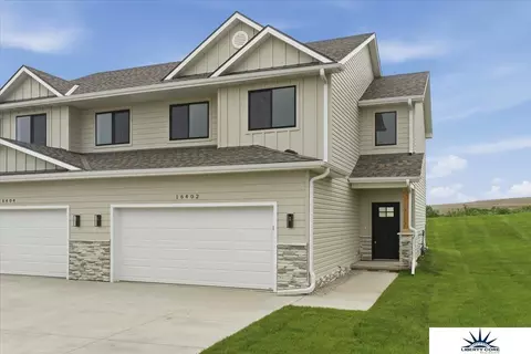 16402 Sumac St, Bennington, NE 68007