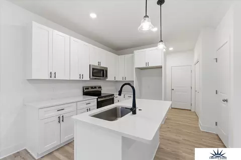 Kitchen - 16404 Sumac St, Bennington, NE 68007 photo 4 of 5