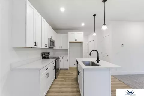 Kitchen - 16404 Sumac St, Bennington, NE 68007 photo 3 of 5