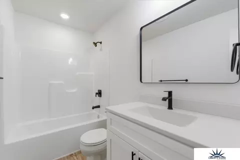 Bath - 16404 Sumac St, Bennington, NE 68007 photo 3 of 3