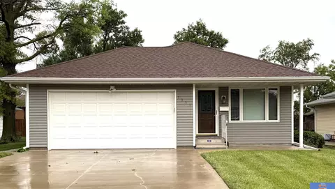 Exterior - 1317 Bell St, Beatrice, NE 68310 photo 3 of 8