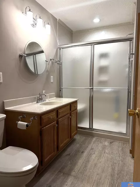 Bath - 1317 Bell St, Beatrice, NE 68310 photo 1 of 2