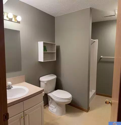 Bath - 1317 Bell St, Beatrice, NE 68310 photo 2 of 2
