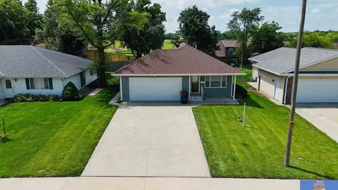 1317 Bell St, Beatrice, NE 68310