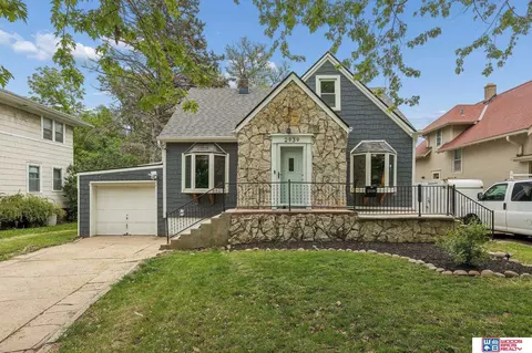 2939 N 58th St, Omaha, NE 68104