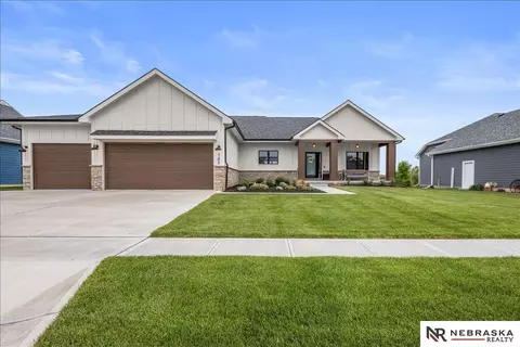 142 E Curtis St, Wahoo, NE 68066