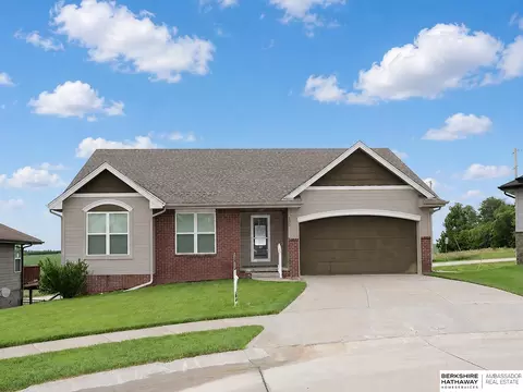 130 Broken Arrow Cir, Yutan, NE 68073