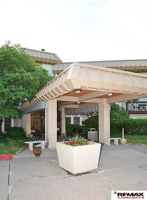 4000 S 56th St #102A, Lincoln, NE 68506
