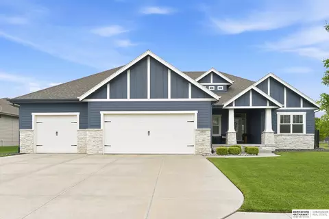 18610 Hampton Dr, Omaha, NE 68136