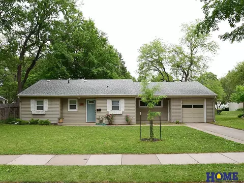 3824 Apple St, Lincoln, NE 68503