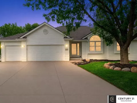 16650 Redwood St, Omaha, NE 68136