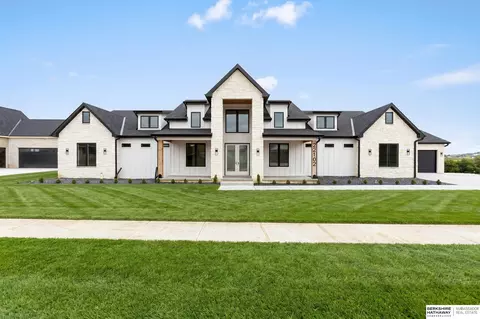 22102 Hackberry Cir, Gretna, NE 68028