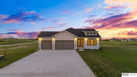 418 Karloff Cir, Yutan, NE 68073