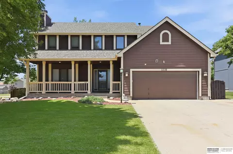 110 Fleetwood Dr, Papillion, NE 68133