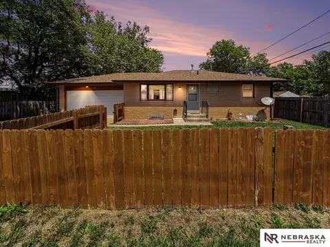 5110 Gladstone St, Lincoln, NE 68504