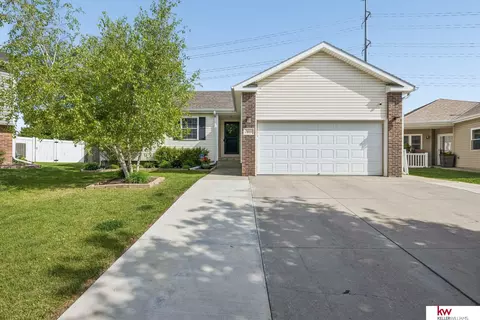 7451 N 17th Ct, Lincoln, NE 68521