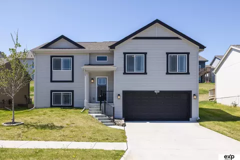7752 N 108th St, Omaha, NE 68142