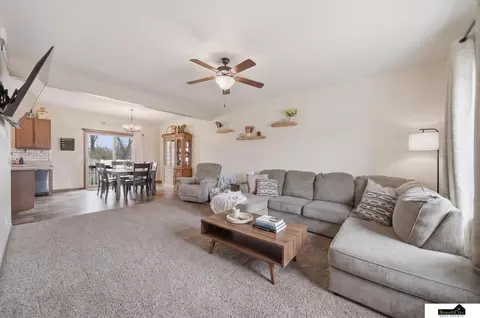 941 Scotts Creek Ct, Hickman, NE 68372