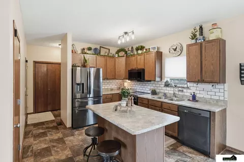 941 Scotts Creek Ct, Hickman, NE 68372