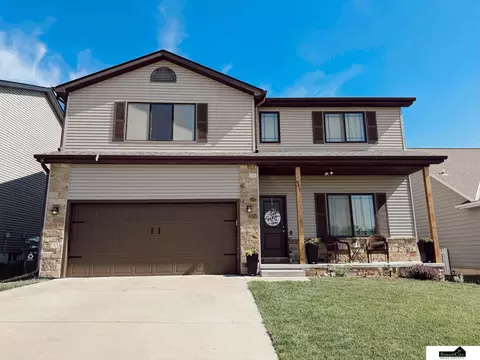 941 Scotts Creek Ct, Hickman, NE 68372