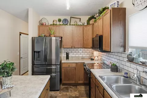 941 Scotts Creek Ct, Hickman, NE 68372
