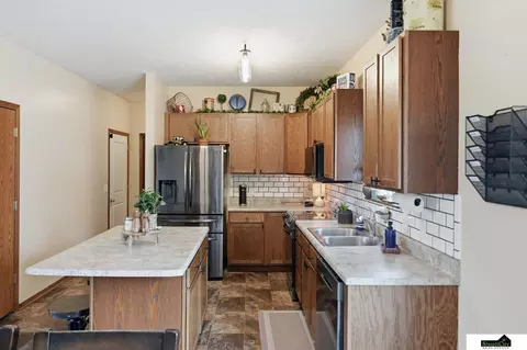 941 Scotts Creek Ct, Hickman, NE 68372