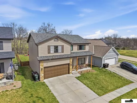 941 Scotts Creek Ct, Hickman, NE 68372