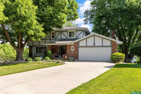 1811 S 167th Avenue Cir, Omaha, NE 68130