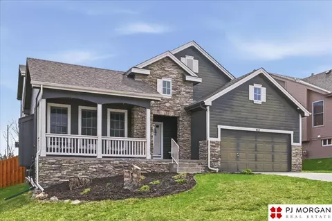 613 S 180 Ave, Elkhorn, NE 68022