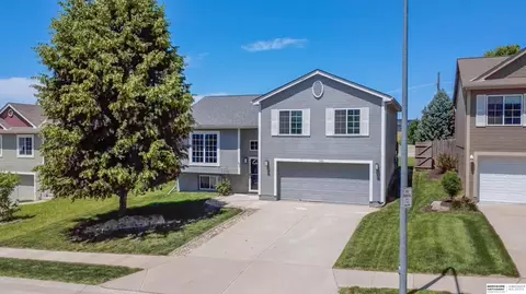 16910 Camden Ave, Omaha, NE 68116