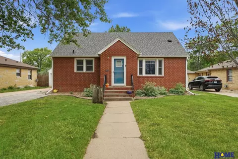 351 S 45th St, Lincoln, NE 68510
