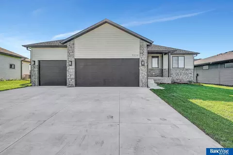 9324 S 86th St, Lincoln, NE 68526