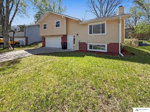 749 W Leon Dr, Lincoln, NE 68521