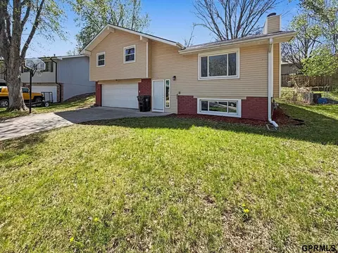 749 W Leon Dr, Lincoln, NE 68521