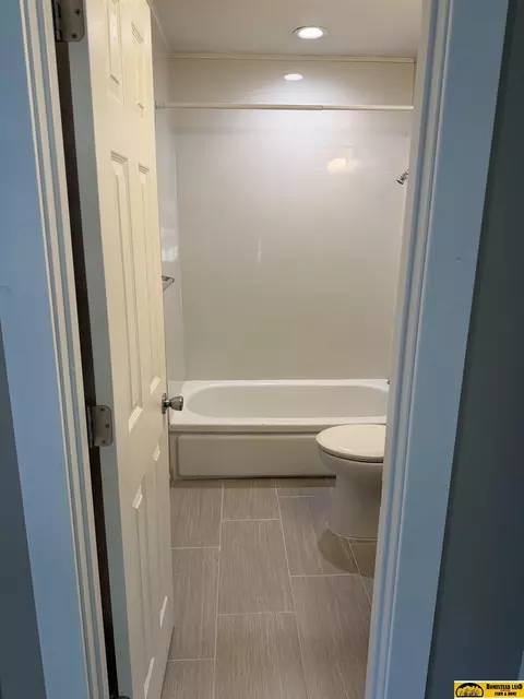Bath - 1325 Monroe St, Beatrice, NE 68310 photo 1 of 2