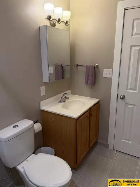 Bath - 1325 Monroe St, Beatrice, NE 68310 photo 2 of 2
