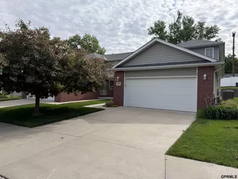 308 S 77th Ct, Lincoln, NE 68510